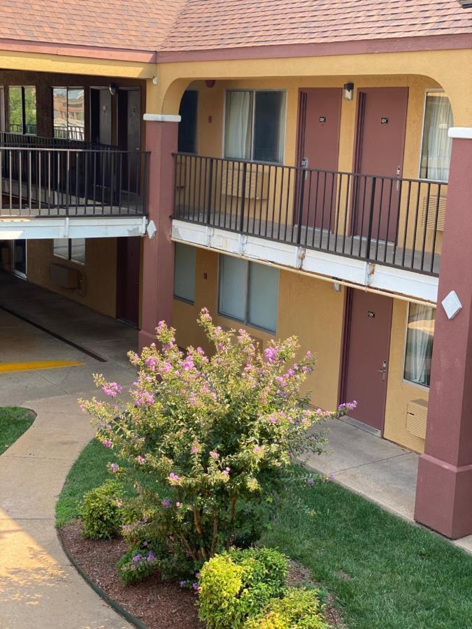 Super 8 By Wyndham Midwest City Ok Exteriör bild