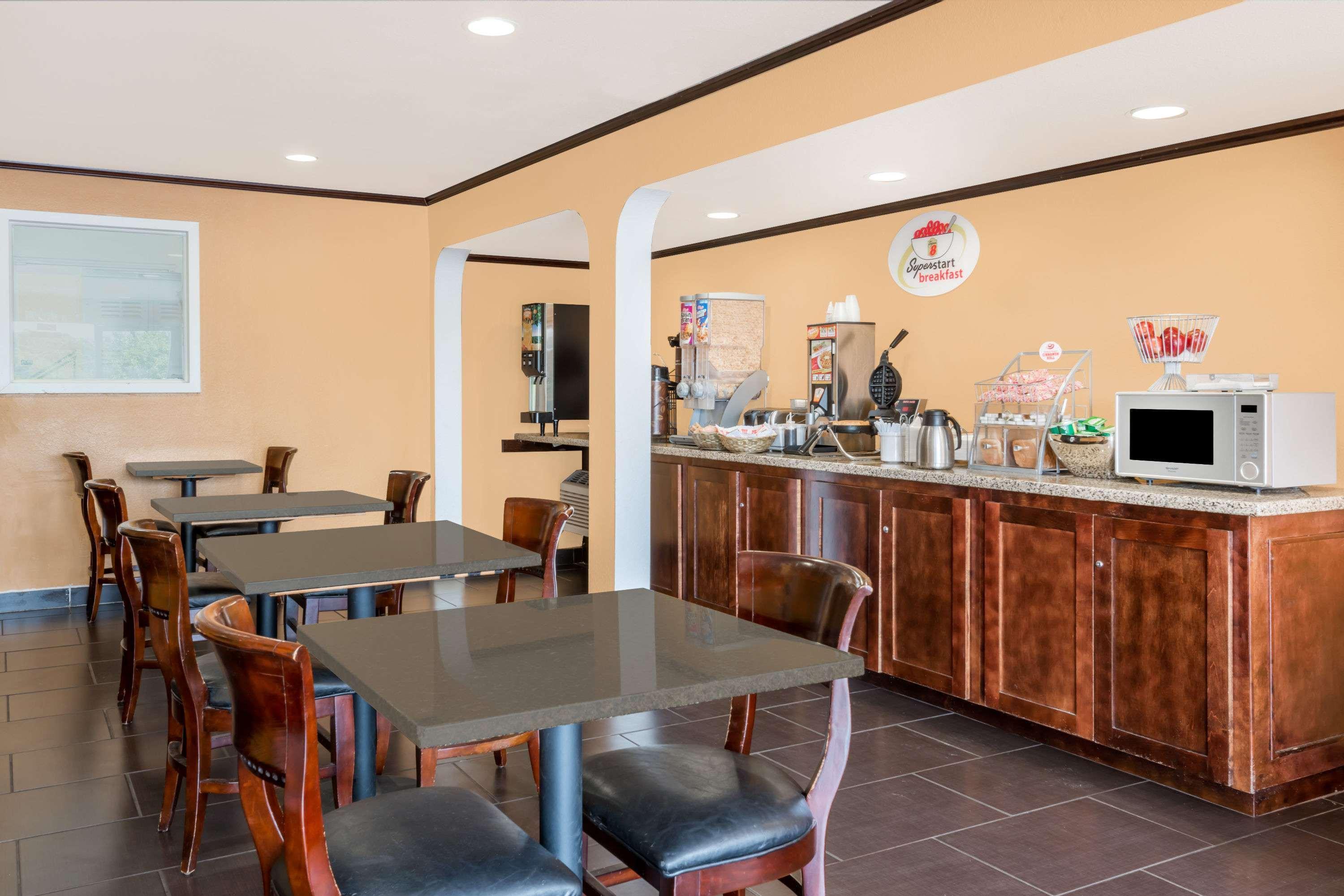 Super 8 By Wyndham Midwest City Ok Exteriör bild