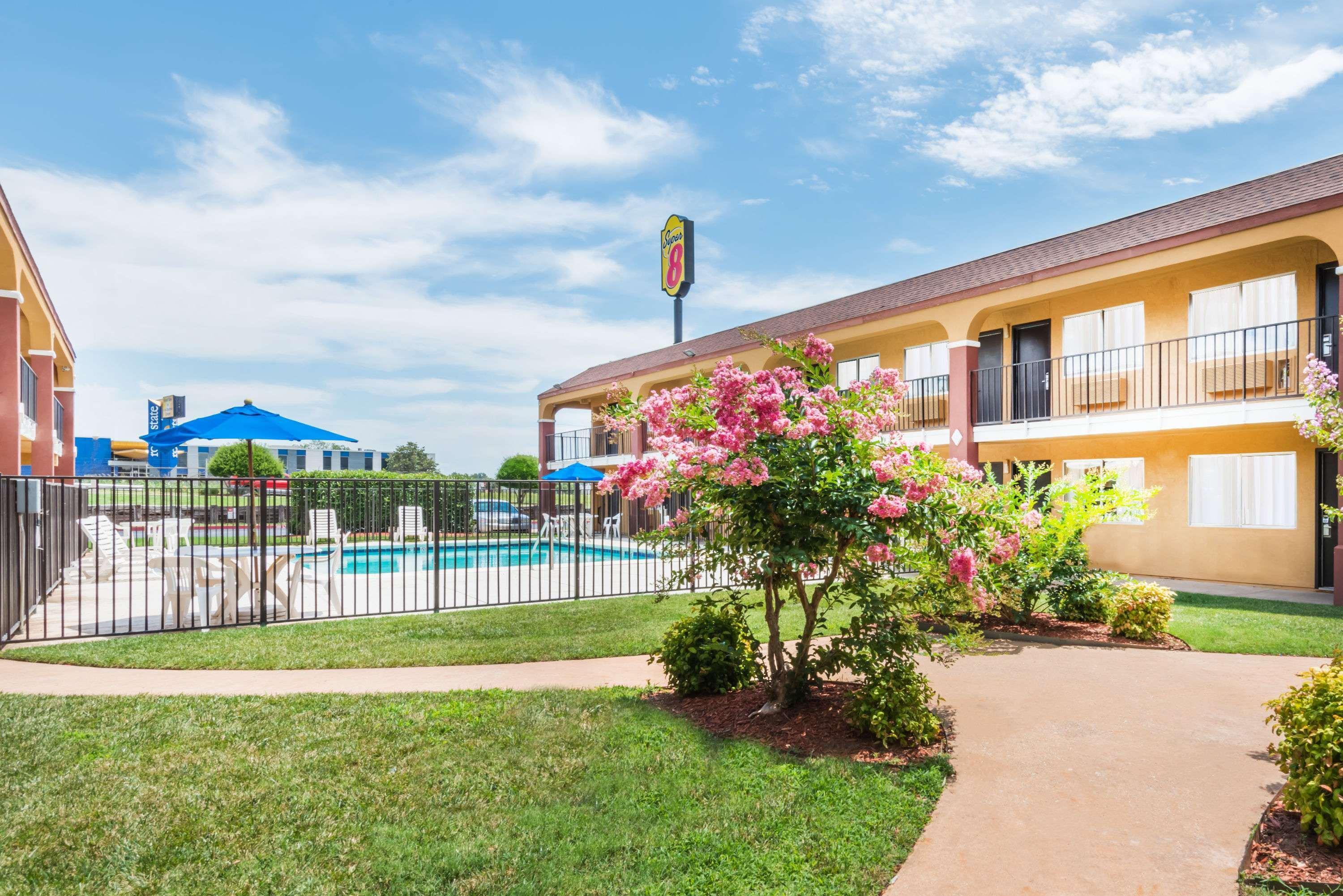 Super 8 By Wyndham Midwest City Ok Exteriör bild
