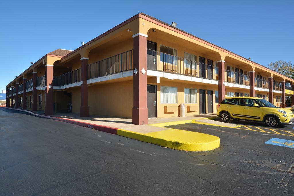 Super 8 By Wyndham Midwest City Ok Exteriör bild