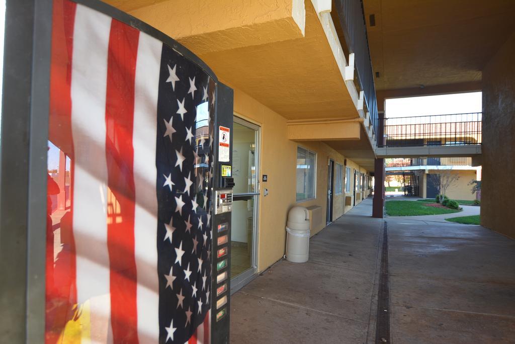 Super 8 By Wyndham Midwest City Ok Exteriör bild