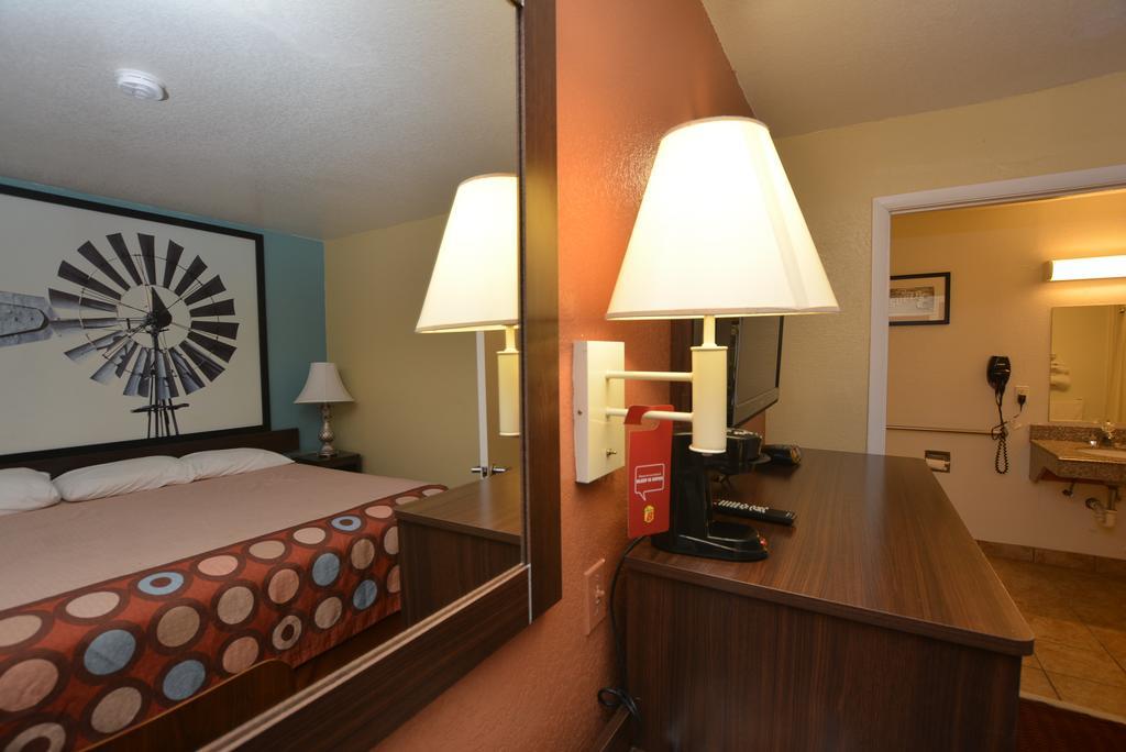 Super 8 By Wyndham Midwest City Ok Exteriör bild