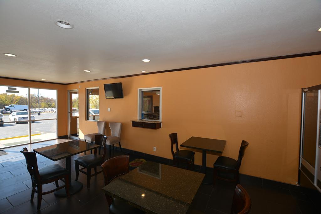 Super 8 By Wyndham Midwest City Ok Exteriör bild