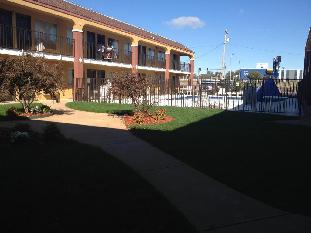 Super 8 By Wyndham Midwest City Ok Exteriör bild